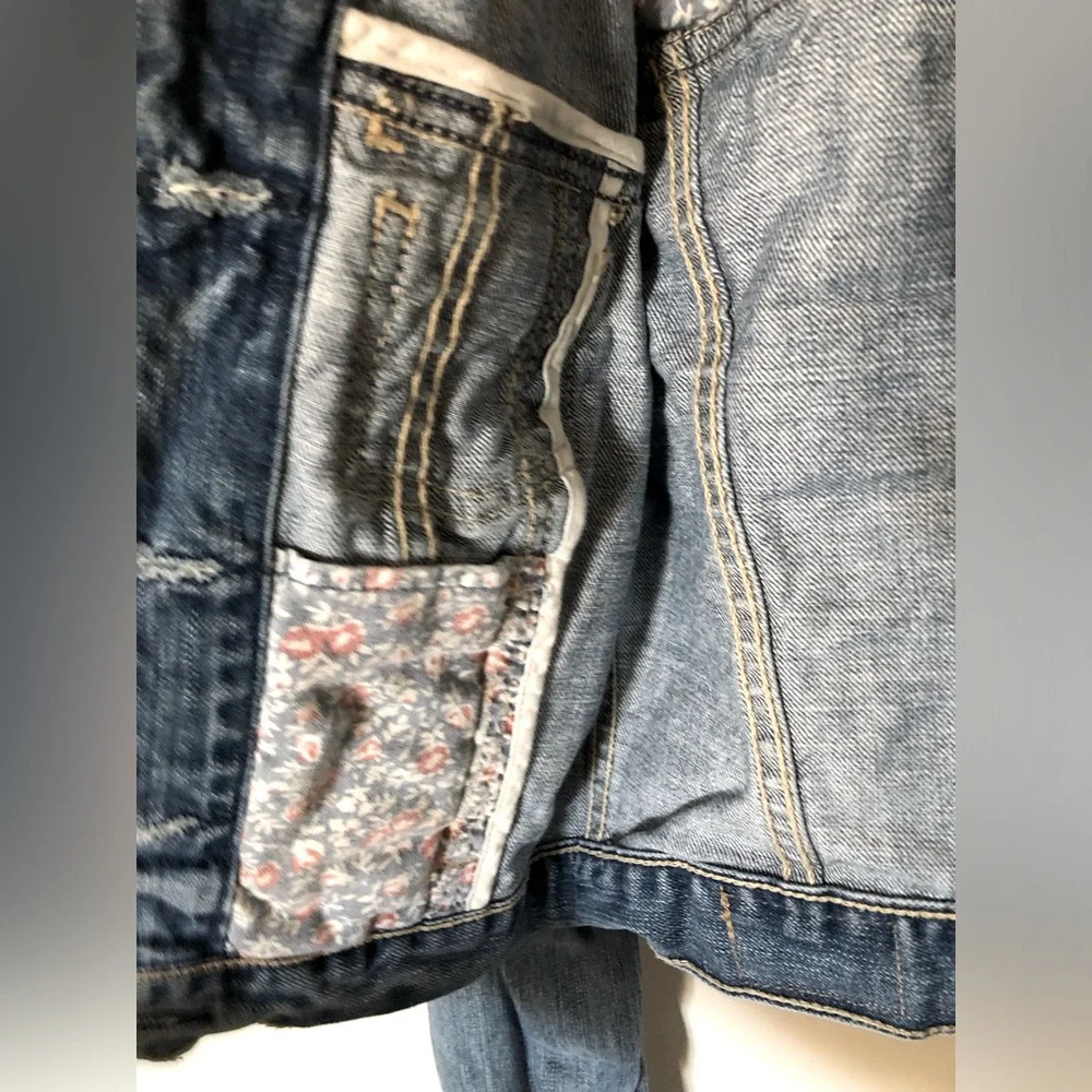 Abercrombie M ( 7/8 ) Denim Jean Jacket Medium/ Light Wash Floral Lining Button